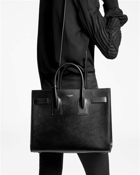 SAC DE JOUR in grained leather 